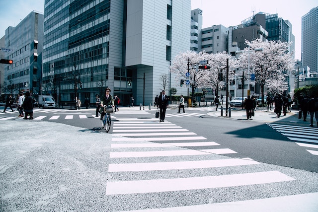 景德镇为何勤工俭学对在日本的留学生的职业生涯至关重要？